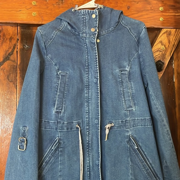 Super cute jean jacket for fall 😀 - Picture 2 of 8